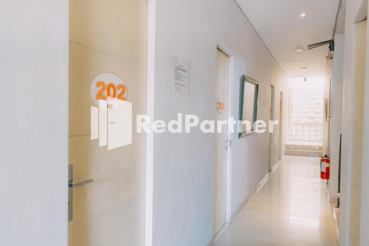 We Stay Residence Redpartner Surabaya Dış mekan fotoğraf