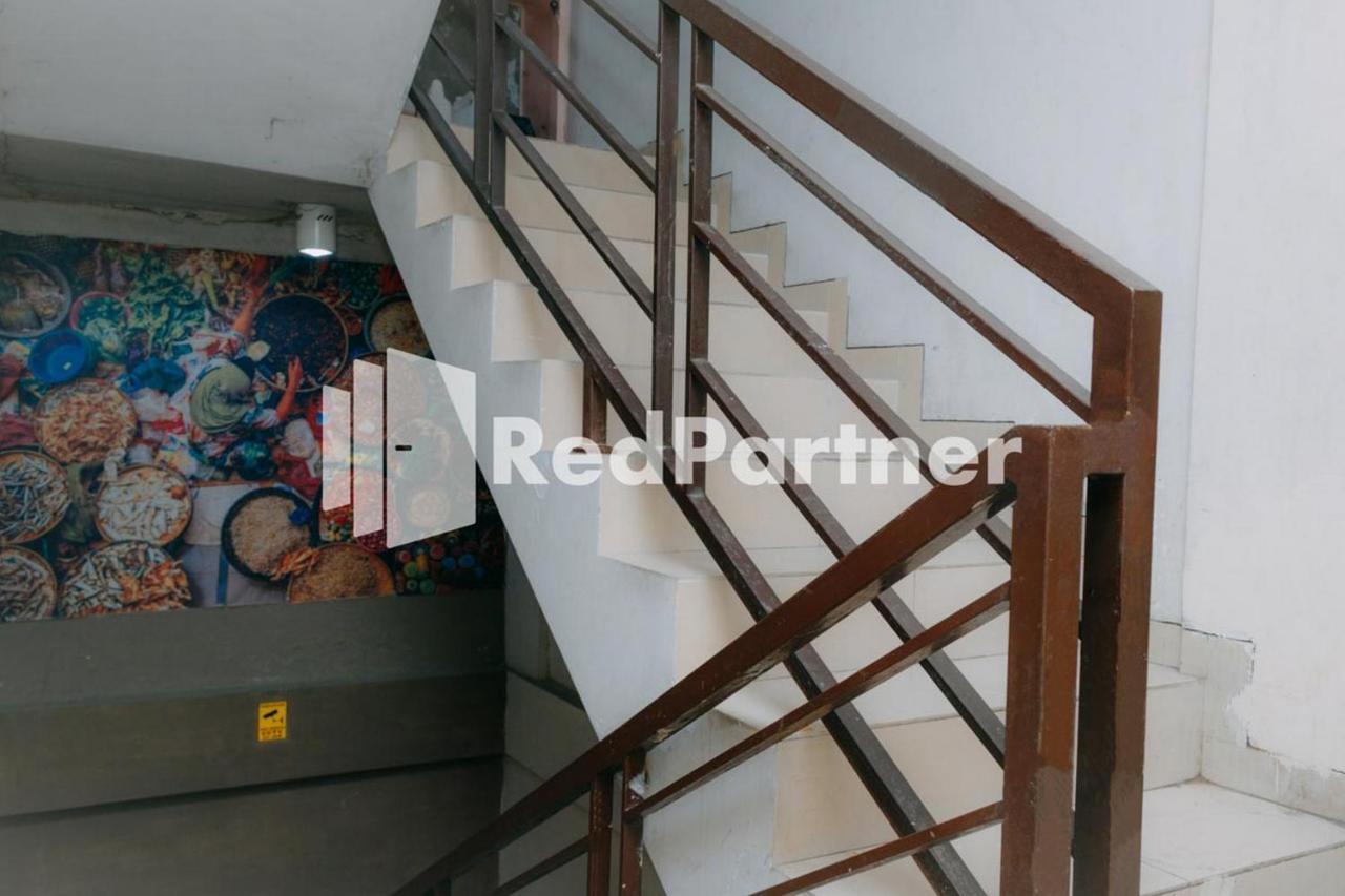 We Stay Residence Redpartner Surabaya Dış mekan fotoğraf