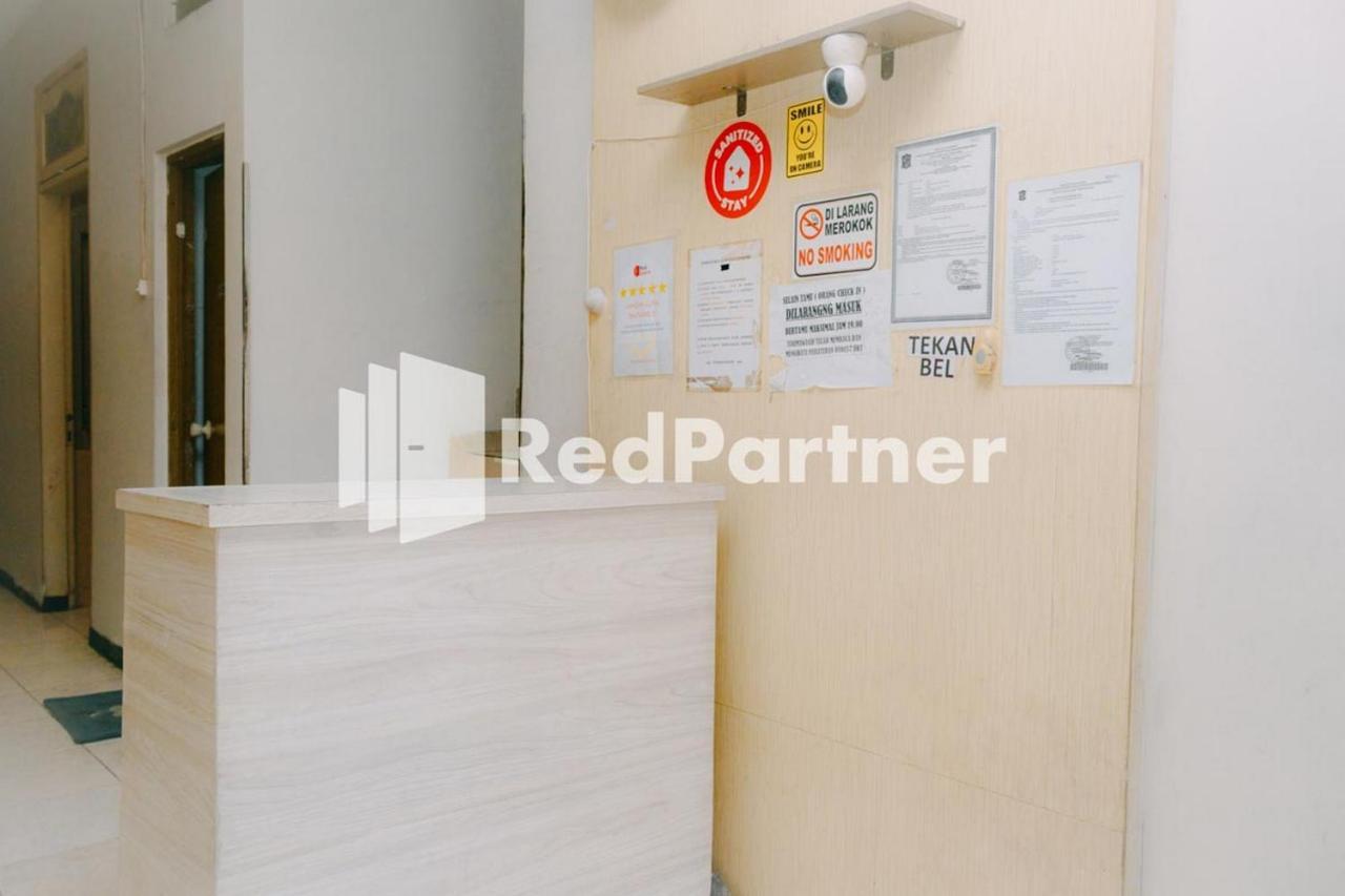We Stay Residence Redpartner Surabaya Dış mekan fotoğraf