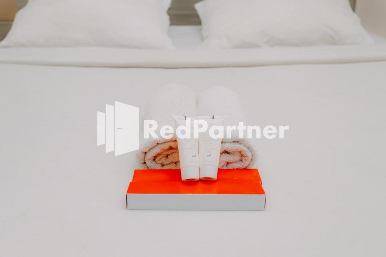We Stay Residence Redpartner Surabaya Dış mekan fotoğraf