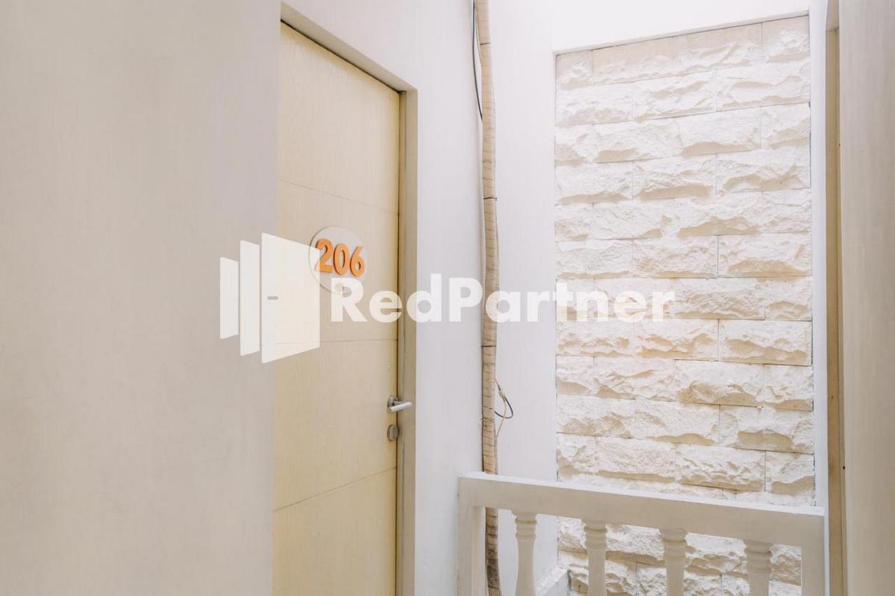 We Stay Residence Redpartner Surabaya Dış mekan fotoğraf